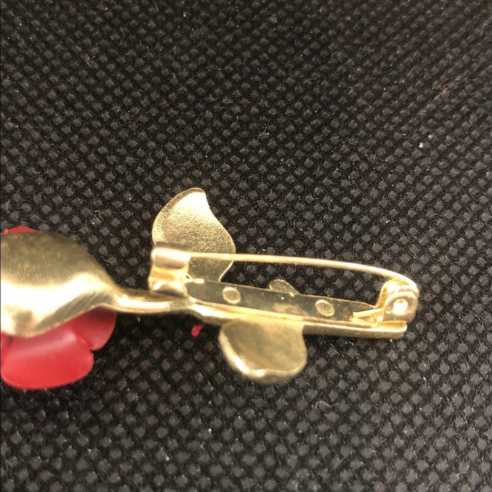 Vintage Rose Red and Gold Toned 1.5” Brooch - Picture 4 of 5